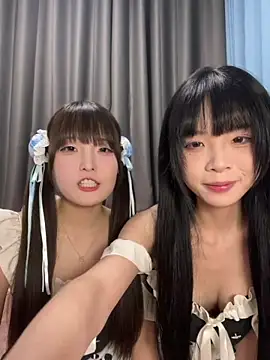 Qiqi_x - 两位骚女仆用身体服侍工作辛苦回家的主人