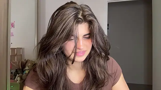 Tease_dealer - cleavage show!!!
