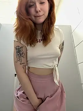 Freaky__Nikki - put one finger inside pussy with open 🚪