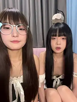 Qiqi_x - 两位骚女仆用身体服侍工作辛苦回家的主人