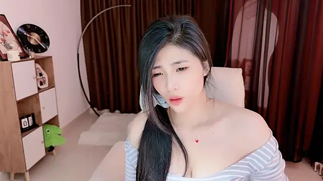 Vaidurya-Yolo - 哥哥們~米婭回家家喝麻麻的大補湯去咯~休息幾天啦~~~🤪
