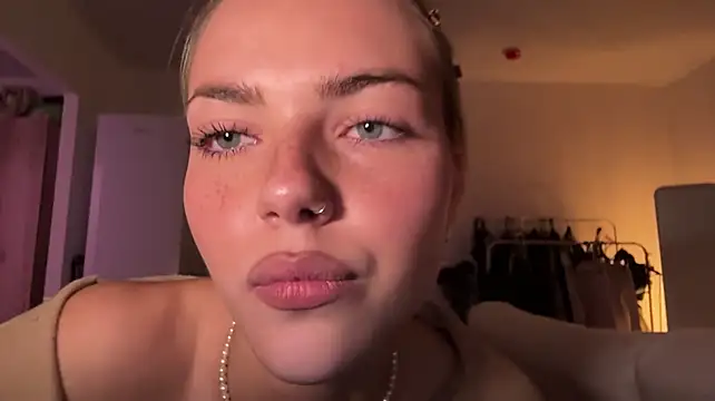 ChristelDuncombe - topless photo in PM (Last tip)