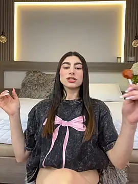 Evelyn_hills