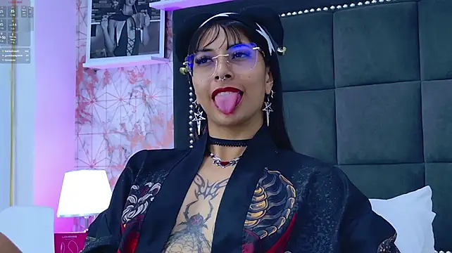 Hellfire_Raven - Hair swept back and a great blowjob 🔥