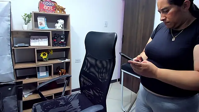 LeilaSmith_ - 2 dildos in the ass