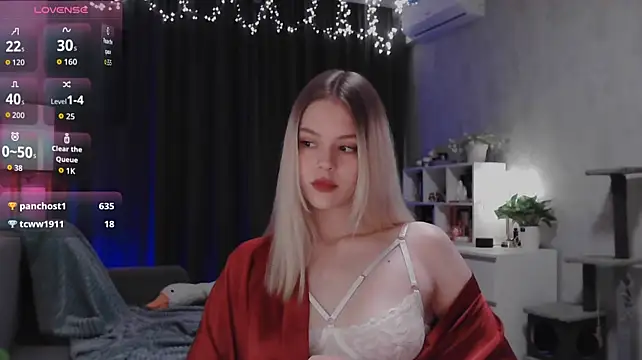 VivienJaques - Show off my lips up close?