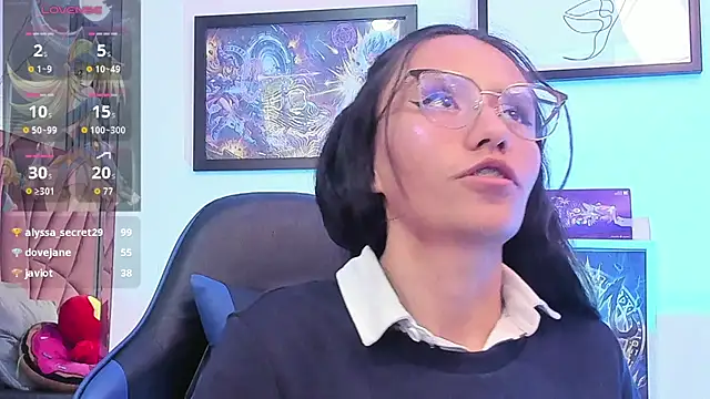 EviieGothell - PInch nipples close up