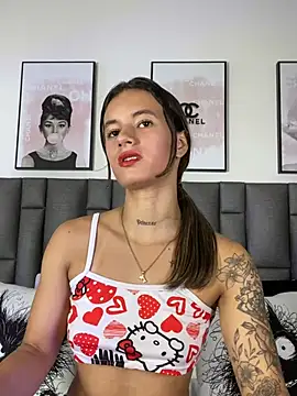 JuliaColemann - Suck a finger 😋