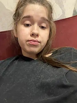HornyGirlH - SHOW ASS