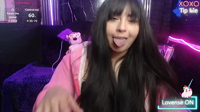 Coraline_sun - fucking a pussy with a handheld dildo