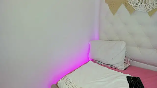 Crystal_watson0 - SHAKING ASS