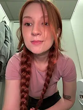 Katexxxx - put hands under top for warm them up☺️