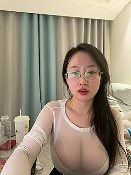 Ay518 - 大胸主播，喜欢可以点点菜单互动，或者1对1玩