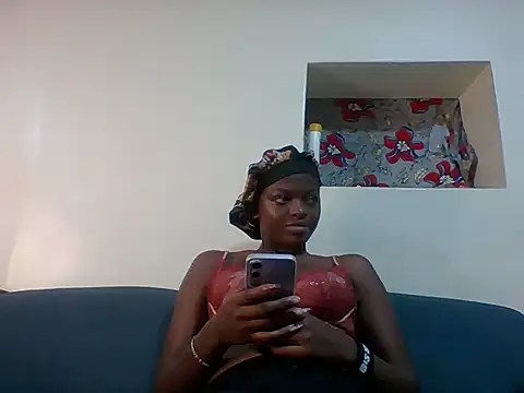 Sexy_Essiie - ;1453 tk massive boobs and ass