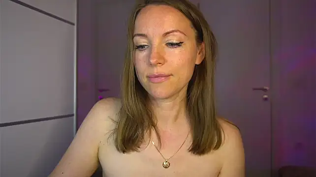 Cocosweetty - Naked for 10 min