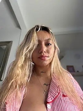 Amanda-medrano1 - Show pussy and spank ass