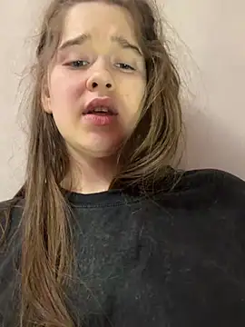 HornyGirlH - SHOW TITS