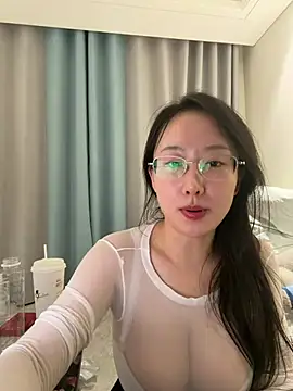 Ay518 - 大胸主播，喜欢可以点点菜单互动，或者1对1玩