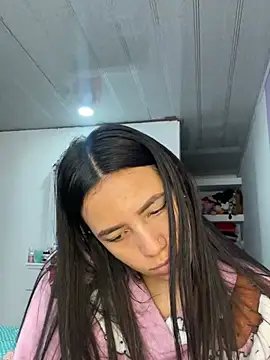Marianahb-e - Flash boobs and pussy