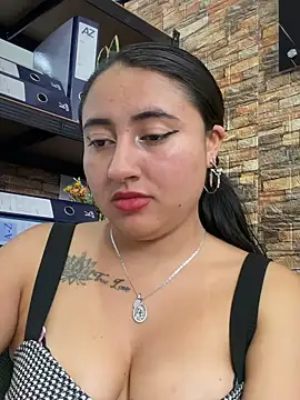 _Sarah-Office1 - A girl Oil my boobs 🍒💦