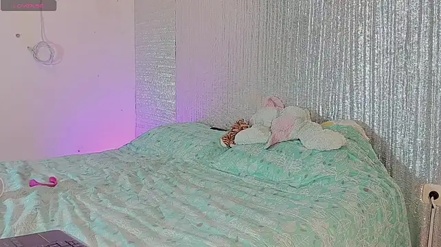 Foxxymiss - TURN ME ON, LOVE, MAKE ME BURN