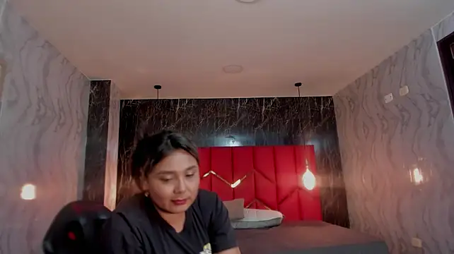 LatinaHoleQueen - tits in the air and with oil