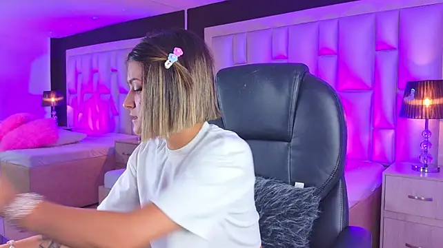 LuisaJonnes_ - Massage Nipples 😍