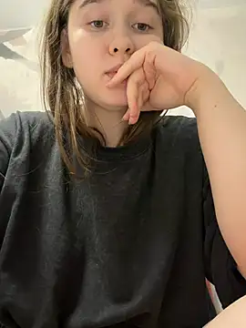 HornyGirlH - SHOW TITS