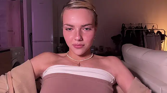 ChristelDuncombe - topless photo in PM (Last tip)