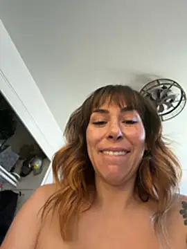 MommyGambit - Split my pussy and finger