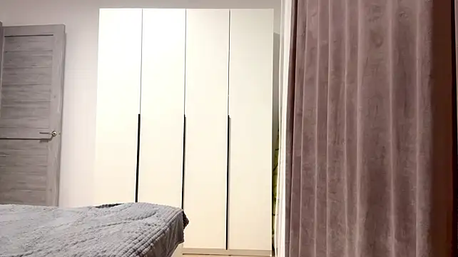 KarmenAlson - rub my butt and spank myself?