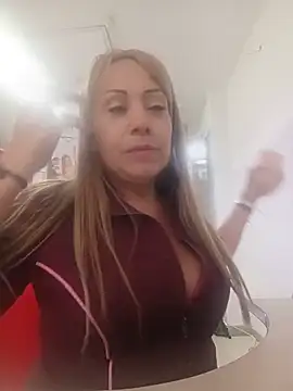 Hanna_Xarx - SHOW TITS IN THE STREET