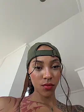 LizStorm_ - make me squirt so bad on your face