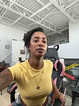 Your_Paris - Last tipper gets a cum video