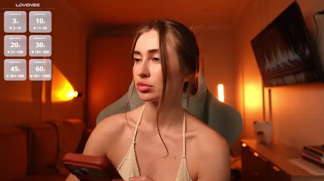 Coconutkittyy - Ass close to cam + hard squeeze!