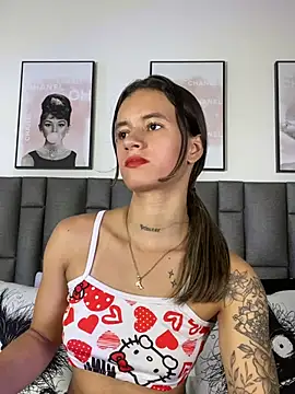 JuliaColemann - Suck a finger 😋