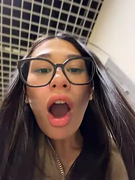 Aria51 - rub pussy right on food-court