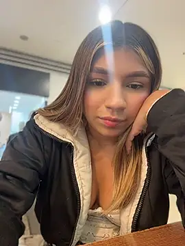 Issa_pink18 - Show boobs spit