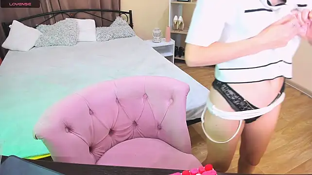 WhiteWingsDoll - I'll show you my panties