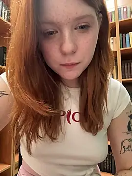 Freaky__Nikki - spread my ass cheeks in doggy pose