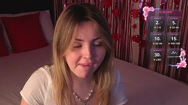 Lora_Rosee - tease ass 🥵💦