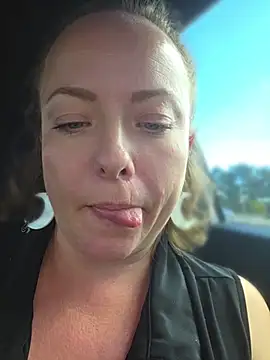 Julimonroe - Bra off and suck my nipples 🫦
