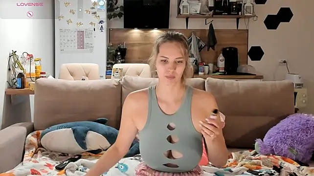 Hot__K - cut my clothes so you can see my body