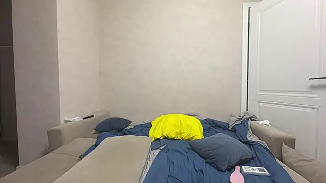 DuoSilk - Vivian first time play with dildo