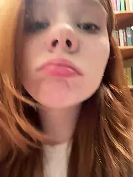 Freaky__Nikki - spread my ass cheeks in doggy pose