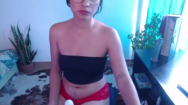 Hanna_beili - naked + spaks ass