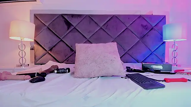 PamelaaPonce - make vibe my toy in my clit