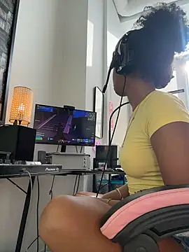 Your_Paris - LUSH ON CLIT 4 MINS - PUSSY OUT?
