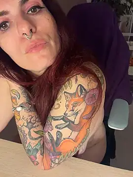 LunaMoongirl - 🔥Suck dildo + topless + canapé🔥