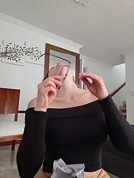 Karina_warthon - Show pussy closed